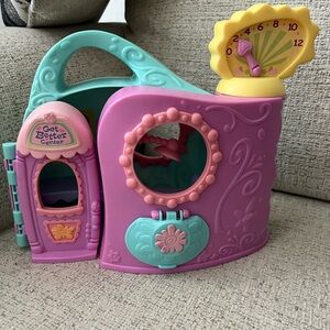 2005 Littlest Pet Shop Get Better Playset